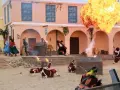 Explosion auf der Bühne des Grevesmühlen Theaters. Piraten kämpfen, einer fliegt durch die Luft.
