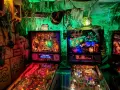 Im Flippermuseum Schwerin locken Indiana Jones und der Kreatur aus der schwarzen Lagune. Gruselige Deko und bunte Lichter.