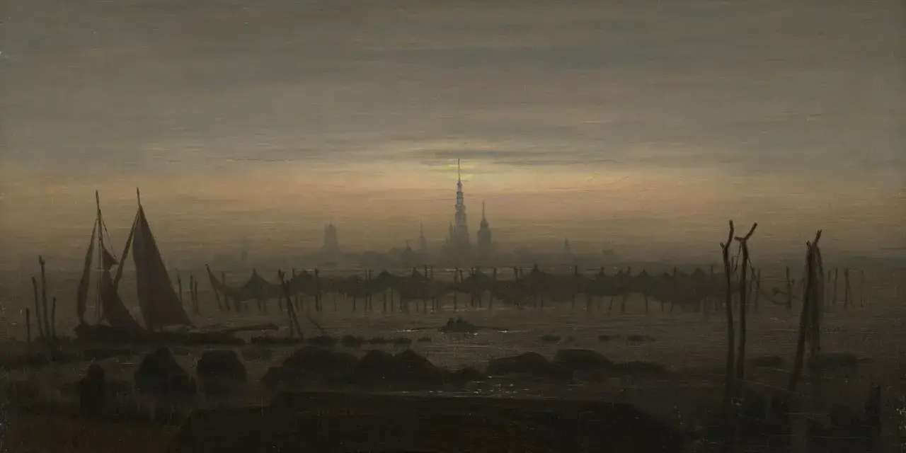 Dämmerung über einer Stadt mit Segelschiffen im Vordergrund, ein typisches Motiv einer Caspar David Friedrich Ausstellung.