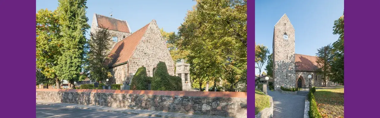 Die alte Dorfkirche mit ihrem markanten Turm und roten Ziegeldach, umgeben von Bäumen im Herbstlaub.
