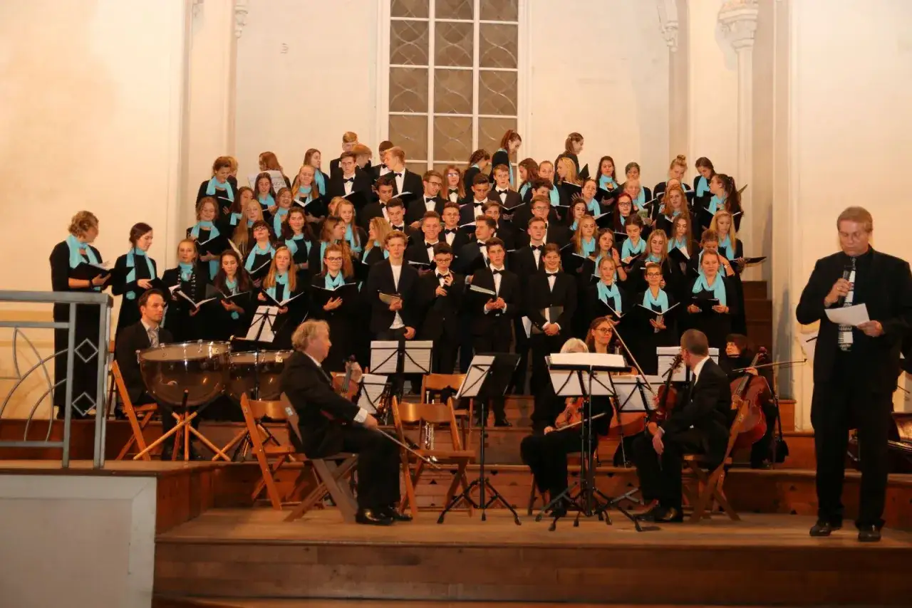 Chor und Orchester bei Veranstaltungen im Schloss Dargun.