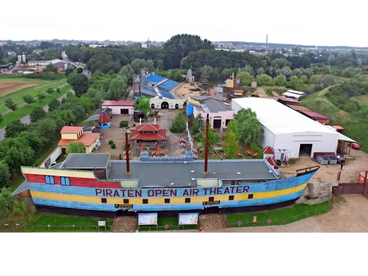 Das Piraten Open Air Theater, ein riesiges Schiff, bietet beste Pl&auml;tze f&uuml;r ein unvergessliches Erlebnis.